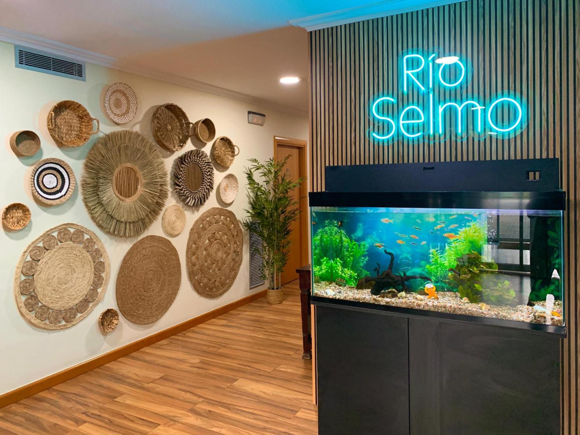 Hostal Rio Selmo Понферада Екстериор снимка