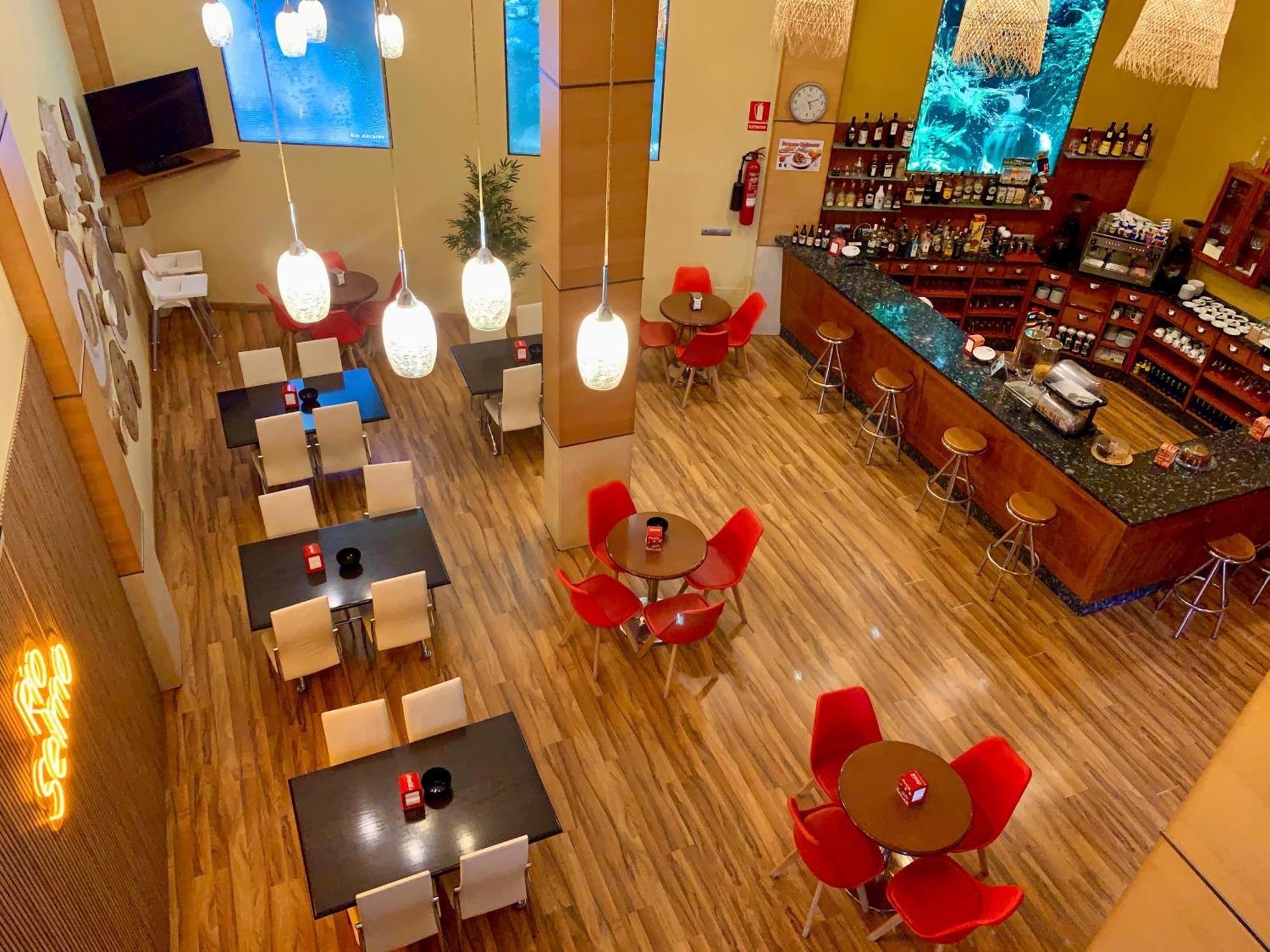 Hostal Rio Selmo Понферада Екстериор снимка