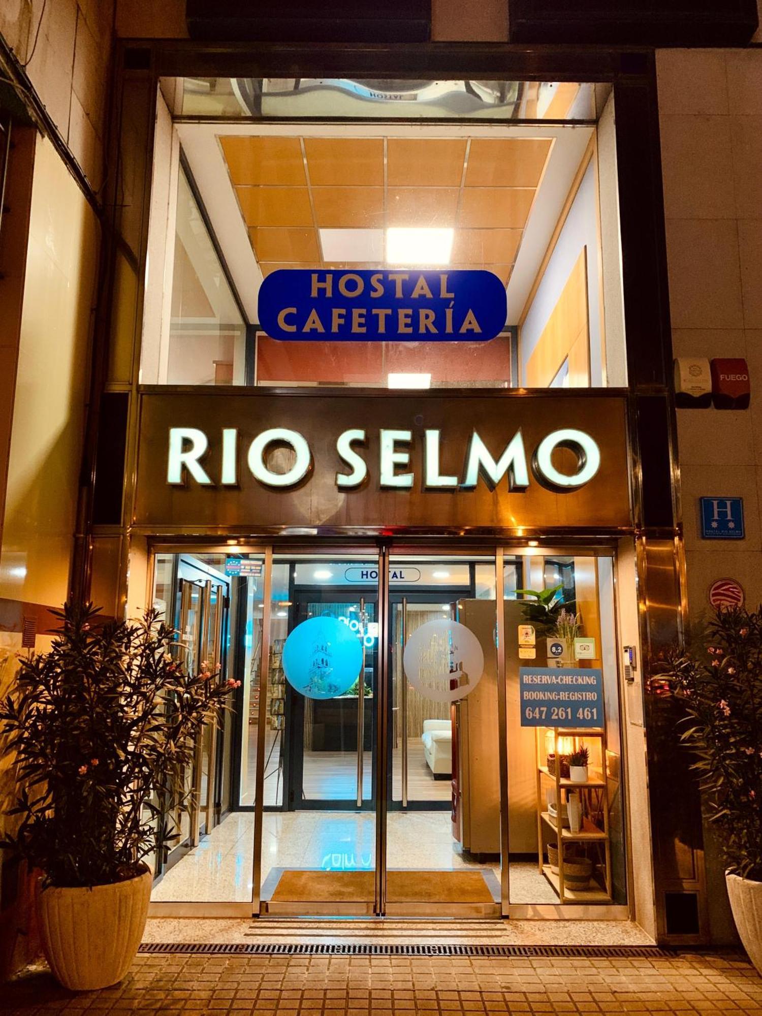 Hostal Rio Selmo Понферада Екстериор снимка