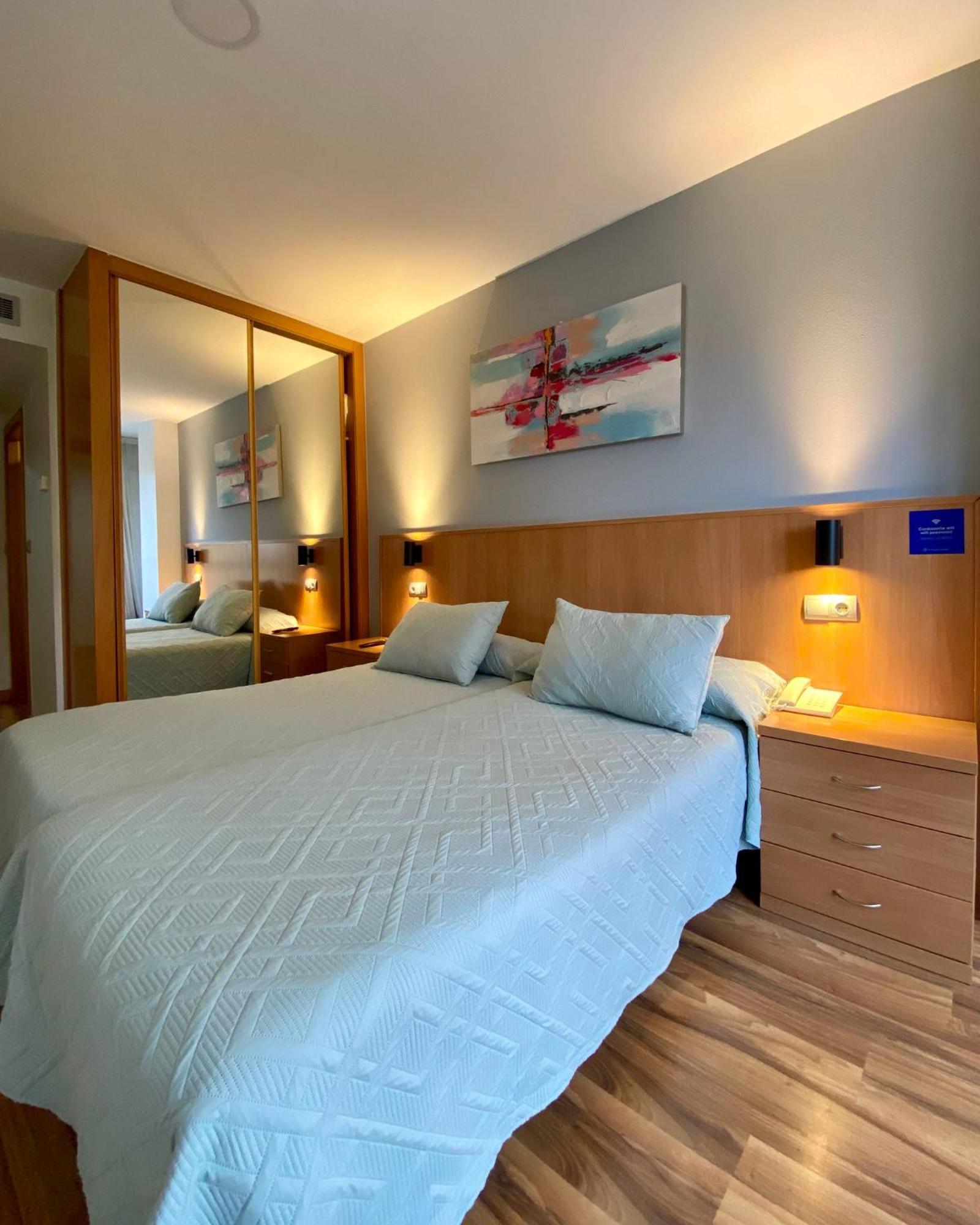 Hostal Rio Selmo Понферада Екстериор снимка