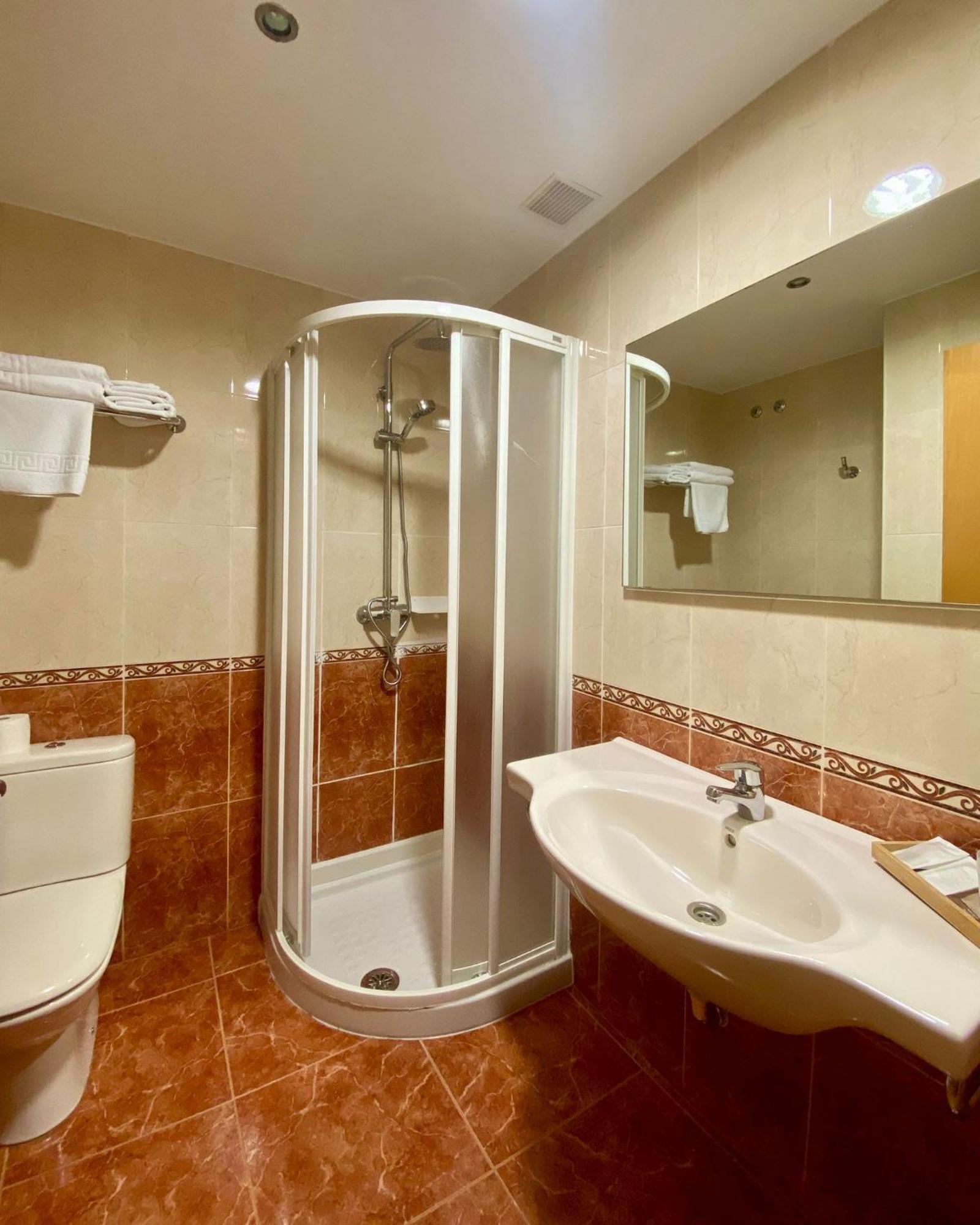 Hostal Rio Selmo Понферада Екстериор снимка
