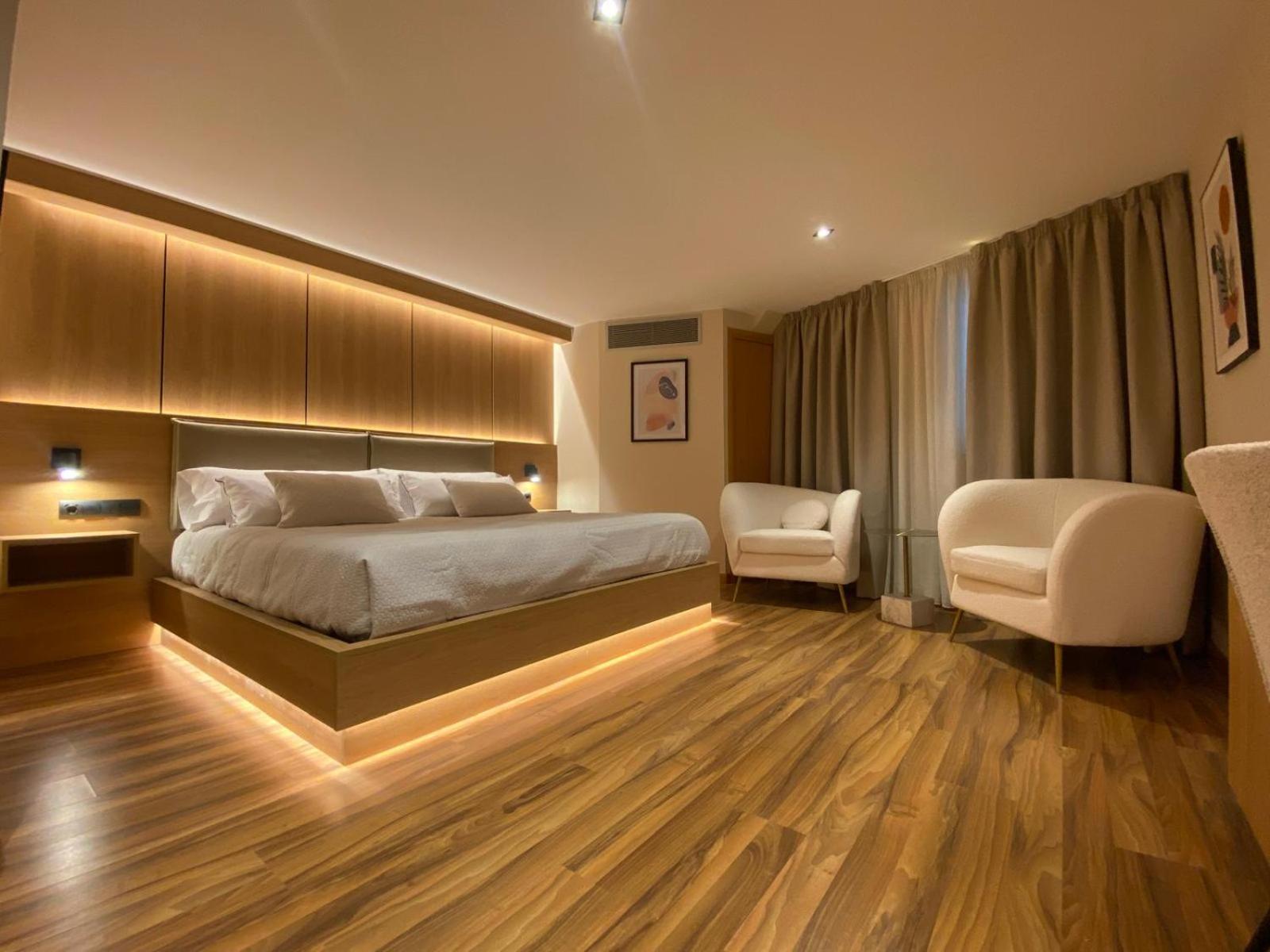 Hostal Rio Selmo Понферада Екстериор снимка