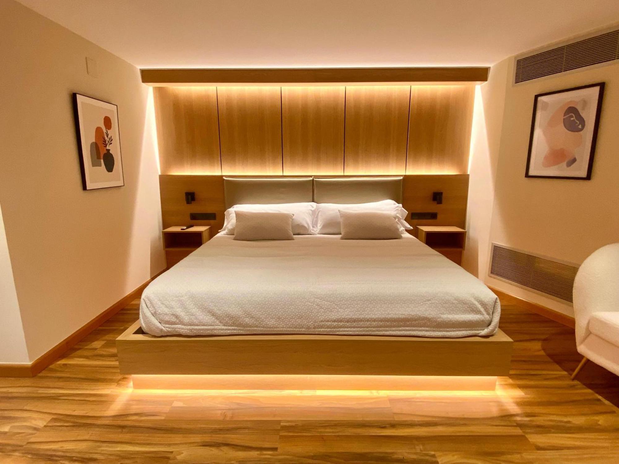 Hostal Rio Selmo Понферада Екстериор снимка