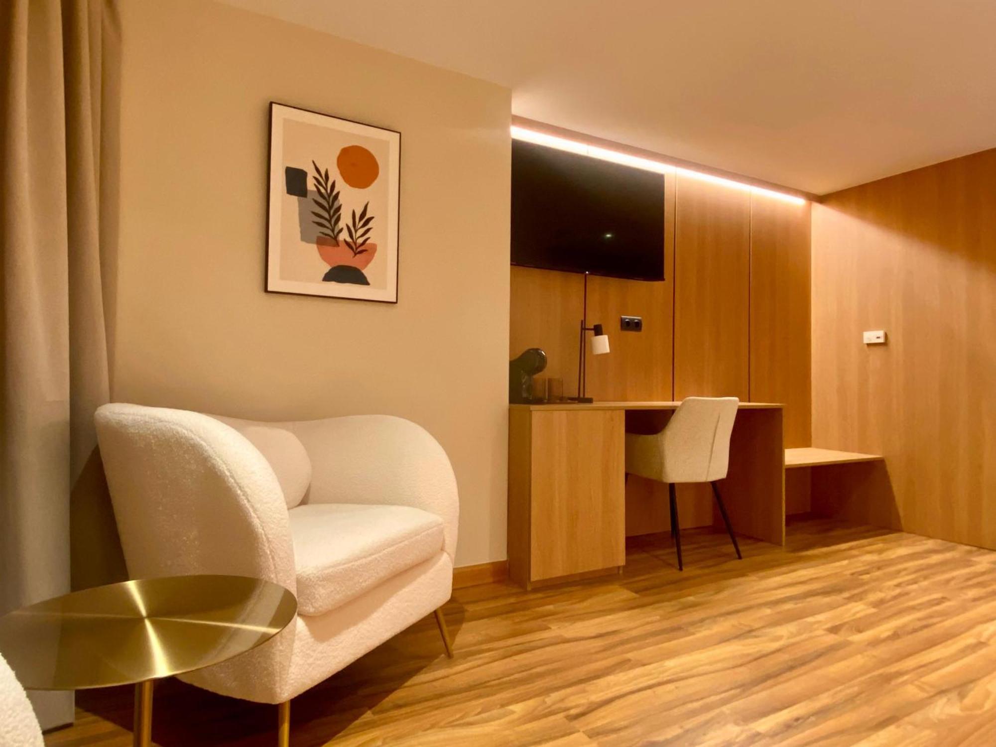 Hostal Rio Selmo Понферада Екстериор снимка