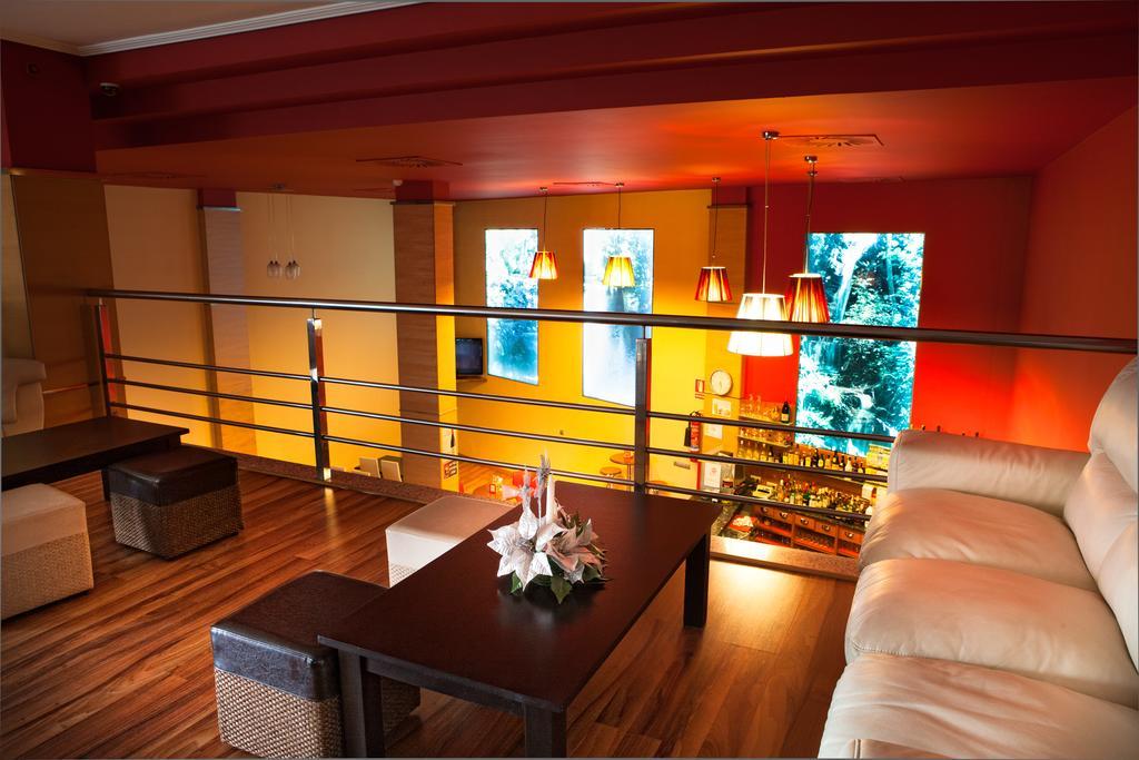Hostal Rio Selmo Понферада Екстериор снимка